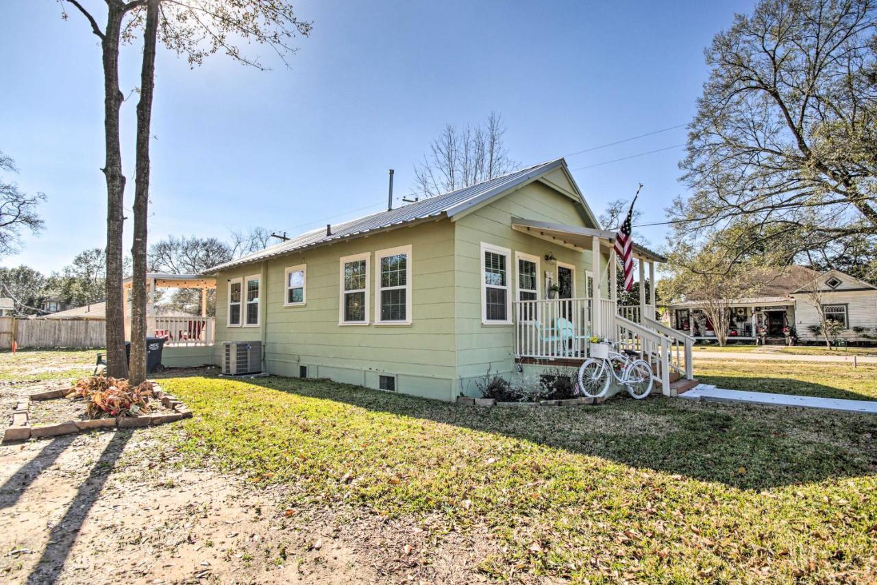Charming Country Cottage, Walk To Main Street! Tomball Exterior photo